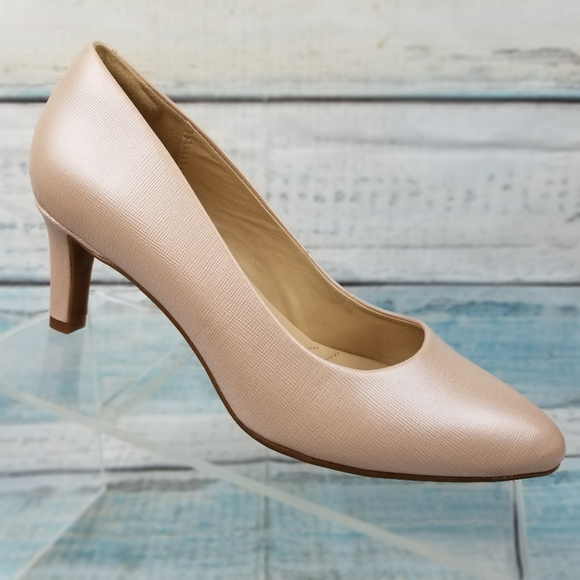 clarks beige pumps